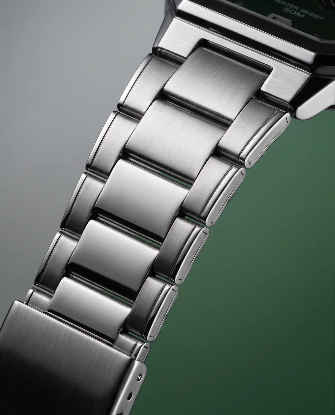 Macro dây thép đồng hồ Casio, ảnh sản phẩm dựng bằng AI