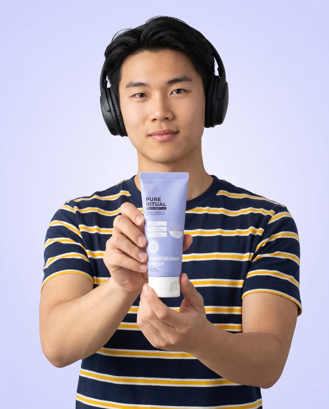 Người mẫu đeo tai nghe cầm sản phẩm skincare Pure Ritual, ảnh dựng bằng AI
